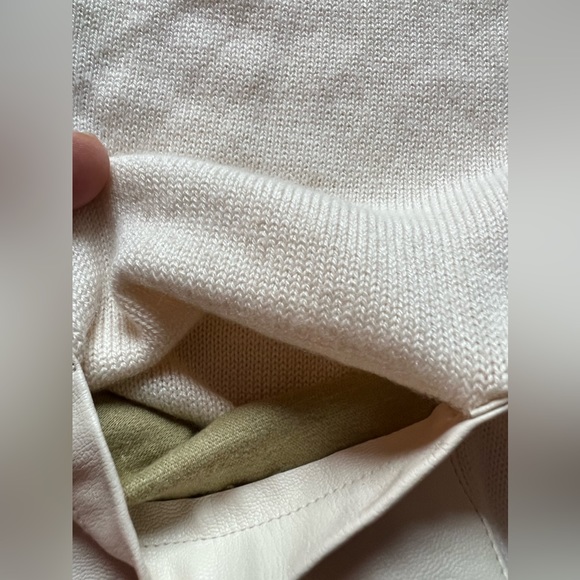 Banana Republic Sweater with pockets - Picture 9 of 9